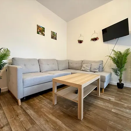 Aluzyjna By Jumpinhere